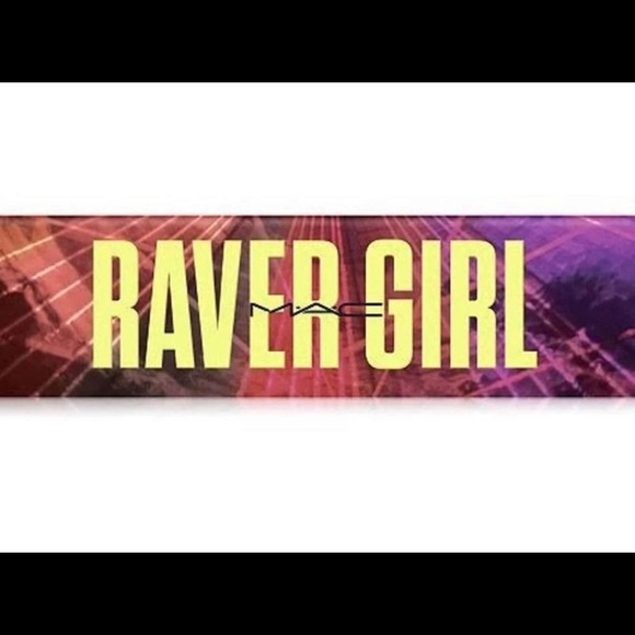 MAC Raver Girl Eyeshadow & Blush Palette NEW! - Picture 2 of 7